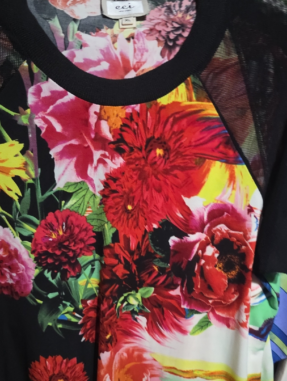 ECI FLORAL MESH ACCENT TOP